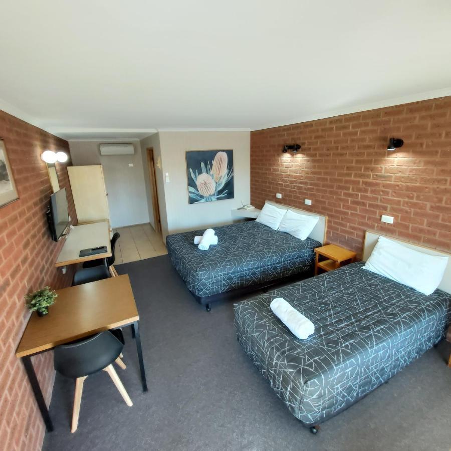 Country Mile Motor Inn Форбс Экстерьер фото